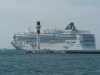 Norwegian Gem vor Cannes (Bild: Uwe Schinzel)