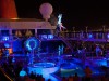 Tauf-Show am Pooldeck symbolisiert die vier Elemente Feuer, Wasser, Luft und Erde