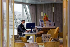 Suite Lounge