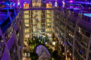 Oasis of the Seas bei Nacht: Central Park