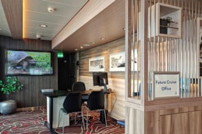 Explorer Lounge
