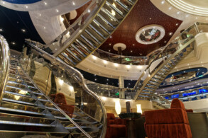 Swarovski-Treppe im Atrium