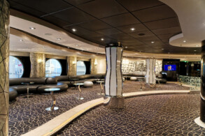 Black & White Lounge