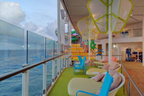 Royal Bay Pool, Chill Island