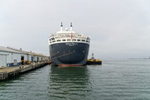 Queen Mary 2 in Brooklyn