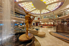 Bars, Lounges, Atrium