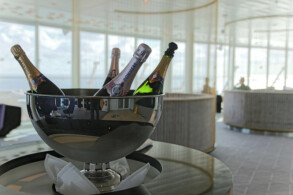 X Lounge