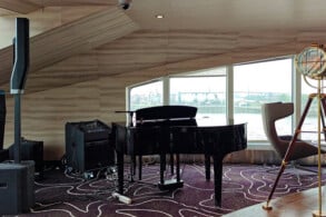 Explorer Lounge