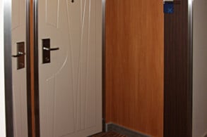 Eingang zur Kabine, von aussen gesehen