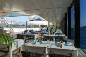 BBQ-Dinner am Pooldeck