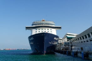 Mein Schiff 5 in Singapur
