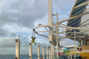 Thrill Island, Crown's Edge