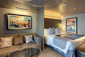 Yacht Club Deluxe Suite 16015