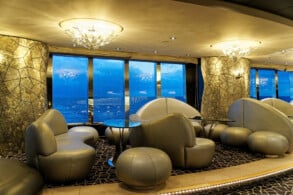 Black & White Lounge