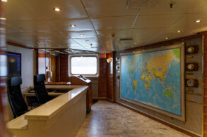 Expedition Desk
