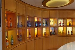 TUI Bar