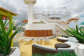 Pool-Sonnendeck