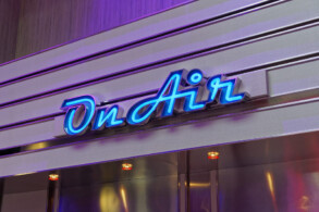 On Air, Karaoke-Bar