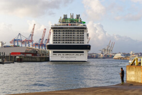 MSC Grandiosa in Hamburg-Steinwerder