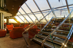 Top Sail Lounge
