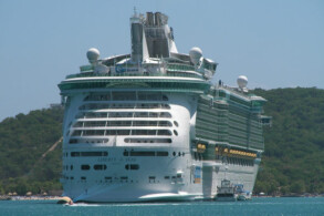 Liberty of the Seas auf Reede