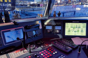 Monitore am Steuerstand