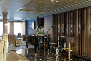 Main Lounge, Deck 4