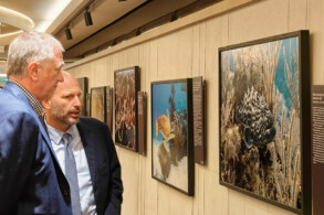 Prince Hussein Aga Khan im Gespräch mit Pierfrancesco Vago