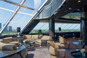Yacht Club Top Sail Lounge