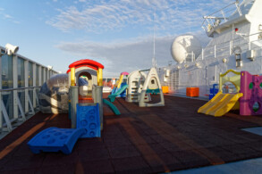 Kids-Pool und -Sonnendeck