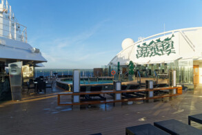 Yacht Club Pool- und Sonnendeck