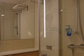 Toilette und Dusche