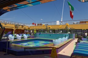 Pools und Sonnendecks