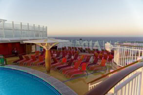 Pool- und Sonnendeck 18