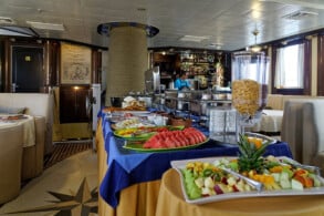 Salon / Restaurant / Bar