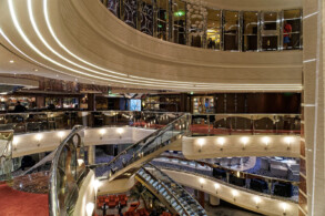 Swarovski-Treppe im Atrium