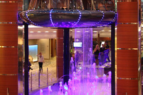 Eine der grossen Attraktionen: Die Rising Tide Bar auf der Oasis of the Seas