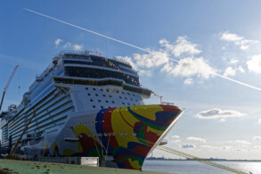 Norwegian Encore in Bremerhaven