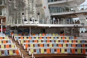Aqua Theater - Tribüne, Kletterwand - Oasis of the Seas