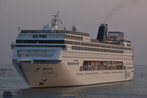 MSC Armonia (vor Verlängerung)