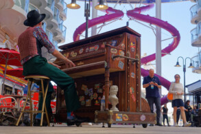 Stowaway Piano Player