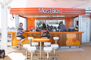 Mast Bar