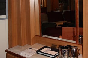 Kabine, Schreibtisch