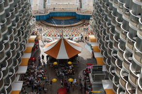 Aqua Theater - Boardwalk - Oasis of the Seas