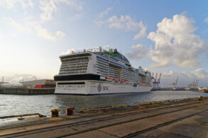 MSC Grandiosa in Hamburg-Steinwerder