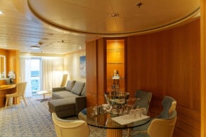 Suite 8227