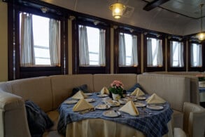 Salon / Restaurant / Bar