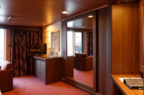 Yacht Club Suite