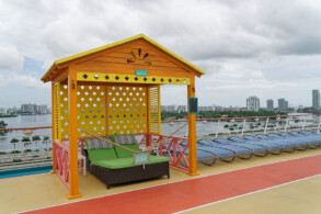 Pool-Sonnendeck