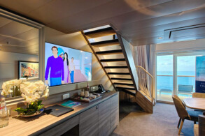 Yacht Club Duplex Suite 16019
